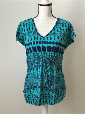 Daisy Fuentes Women’s Teal Patterned V-Neck Top, Size XS